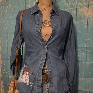 Vintage Button Up Christmas Shirt.  Pre-owned Good‎ Condition.  100% Cotton